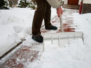 Мэр Луганска призвал предпринимателей убирать снег