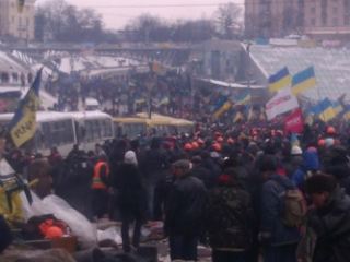 Евромайдан Беркут отступил а митингующие восстанавливают палатки