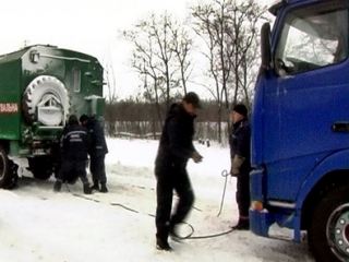 Снежные заносы в Луганской области заблокировали движение транспорта