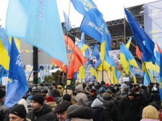 В Антимайдане на Европейской площади участвуют более  тыс человек