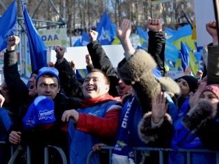 В Антимайдане приняли участие около  тысяч человек