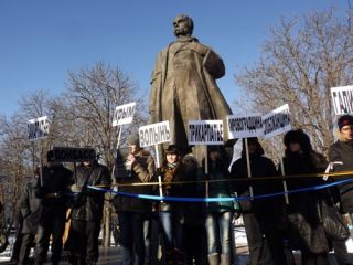 В Луганске на Народном вече в поддержку Евромайдана молились, показывали сказку и призывали к... еврейской  интеграции (фото, видео)