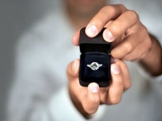 Мужчина сделал предложение со сцены Евромайдана видео